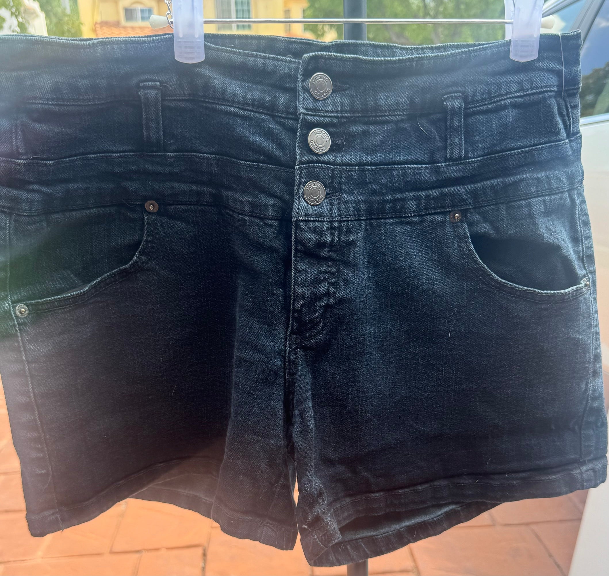 Women’s Shorts 3 Buttons - Medium