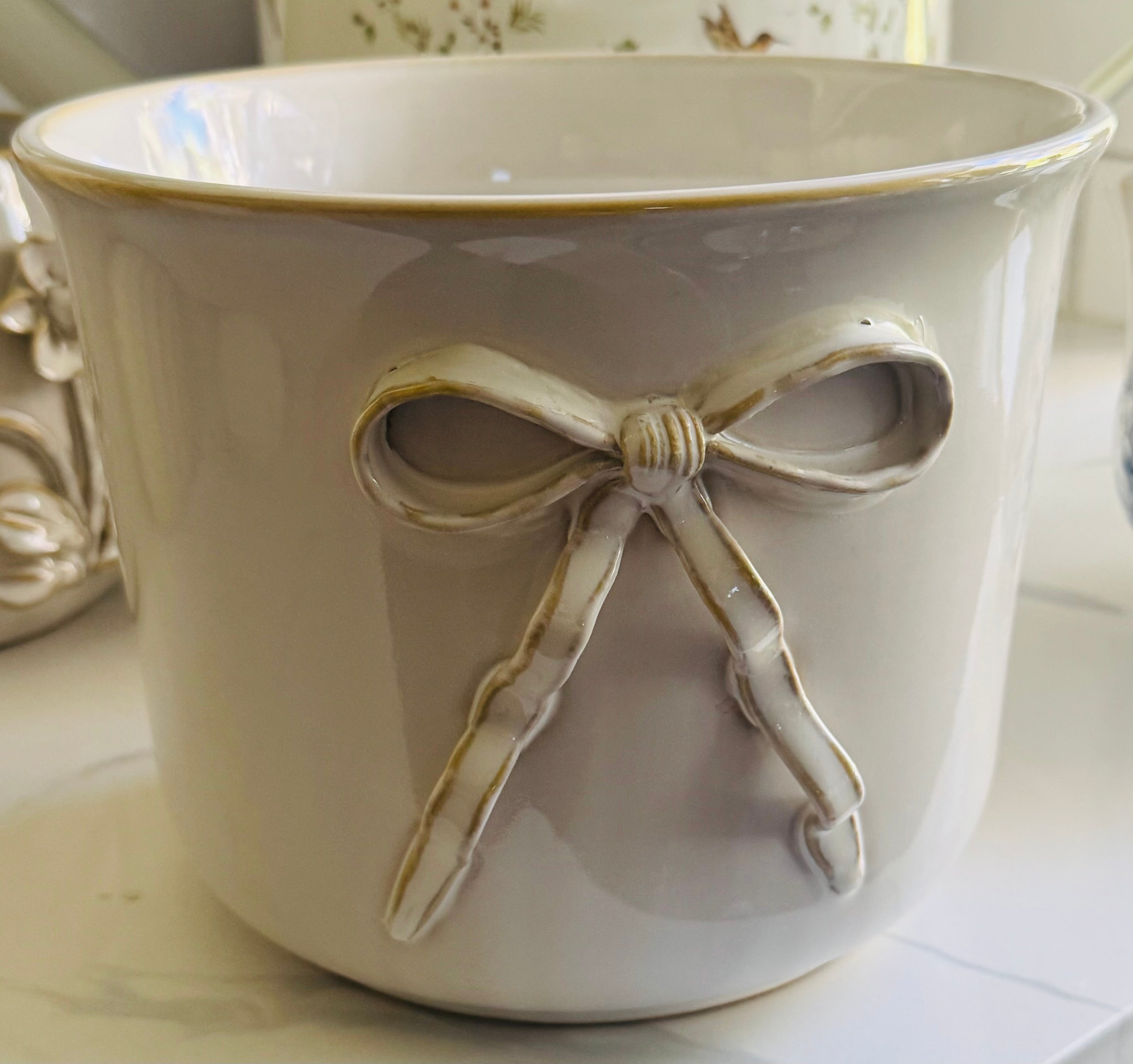 White/Taupe Glazed Bow Detail Planter (M)