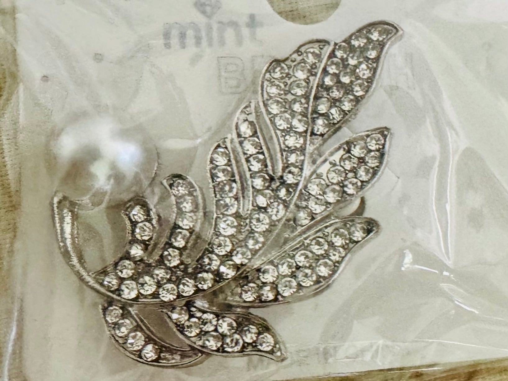 Feather and Pearl Brooch (Gold/Silver)